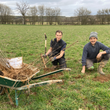 Romary et Franck pendant la plantation